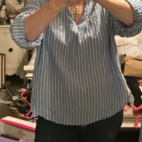 🎉Women’s long sleeve H&M shirt - Size Small - blue w/white vertical stripes - Picture 5 of 12